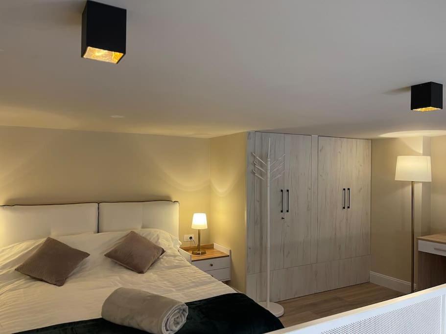 Lovely Apartment In Pogradec City With A Lake View Bagian luar foto