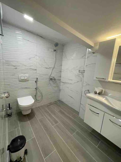 Lovely Apartment In Pogradec City With A Lake View Bagian luar foto